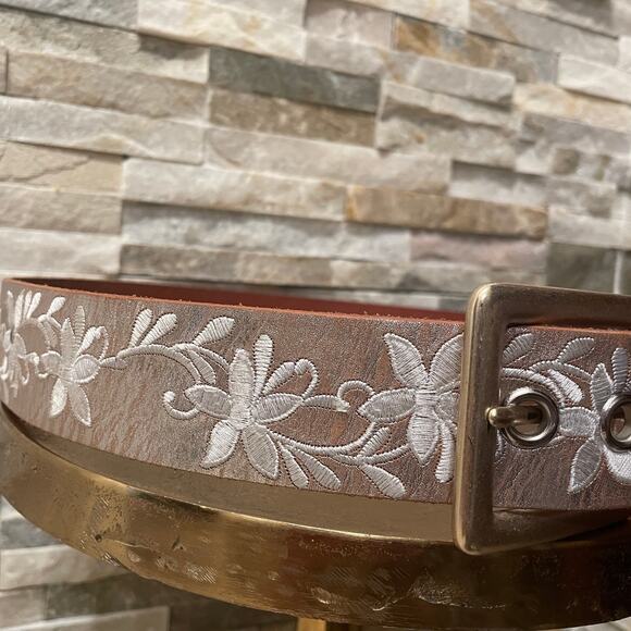 Linea Pelle White Floral Embroidered Leather Belt XL | Brass Buckle Handmade - Picture 6 of 10